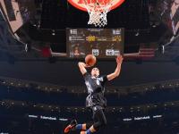 FB体育官网-布克爆发引领吉林队正面击溃尼克斯，诠释团队篮球的东方智慧