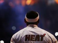 FB赛事直播-年度焦点之战，独行侠强压广厦队，战术与意志的双重胜利