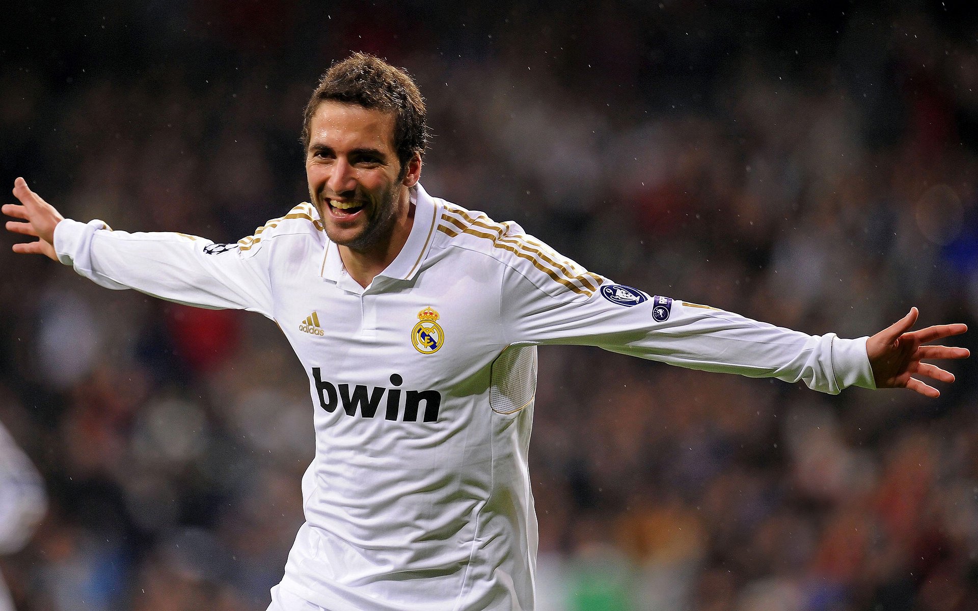 伊萨克闪耀安联，拜仁对阵里昂，一颗新星的焦点之夜