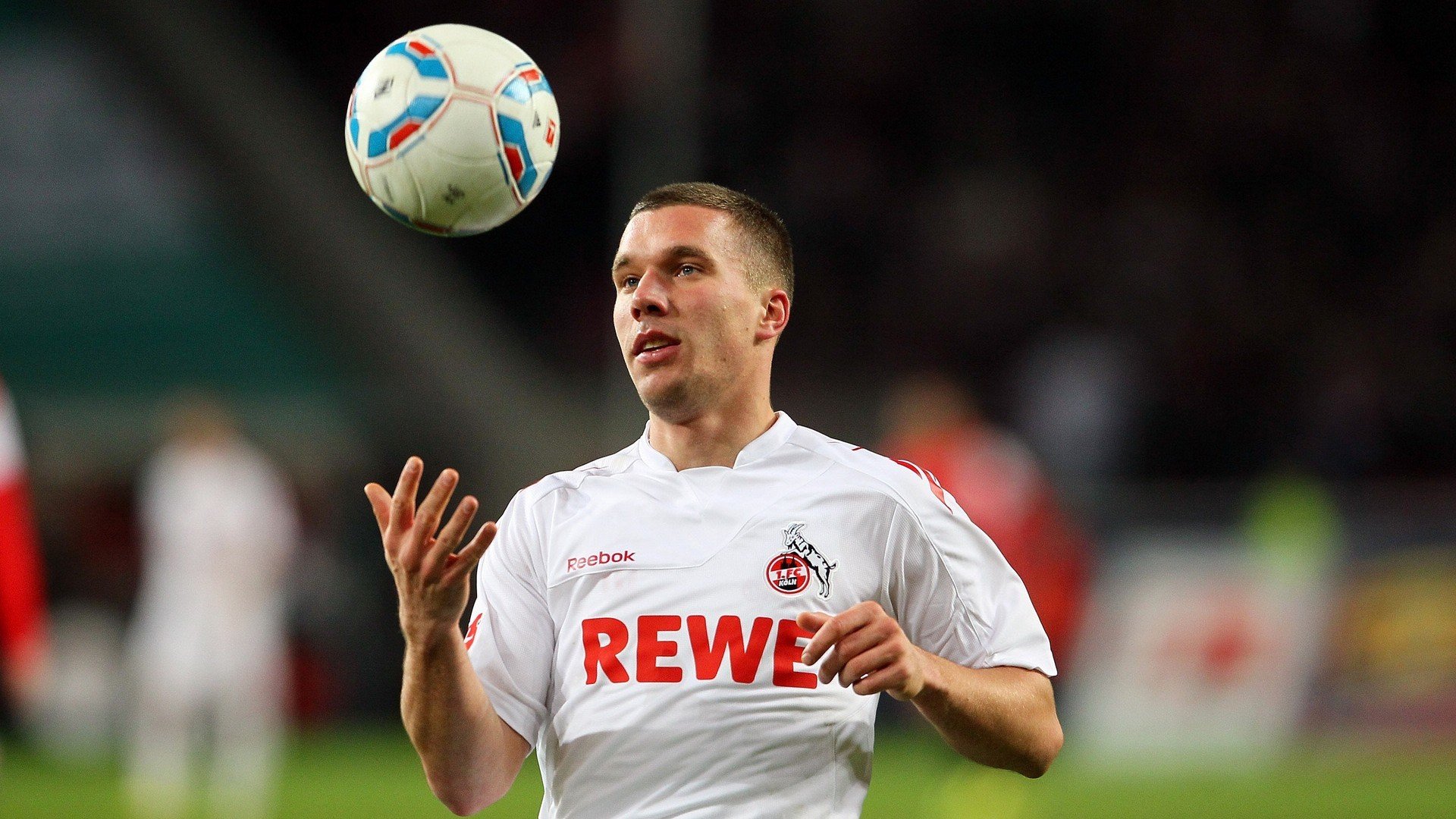 C罗一锤定音，曼联压制几内亚提前锁定胜局