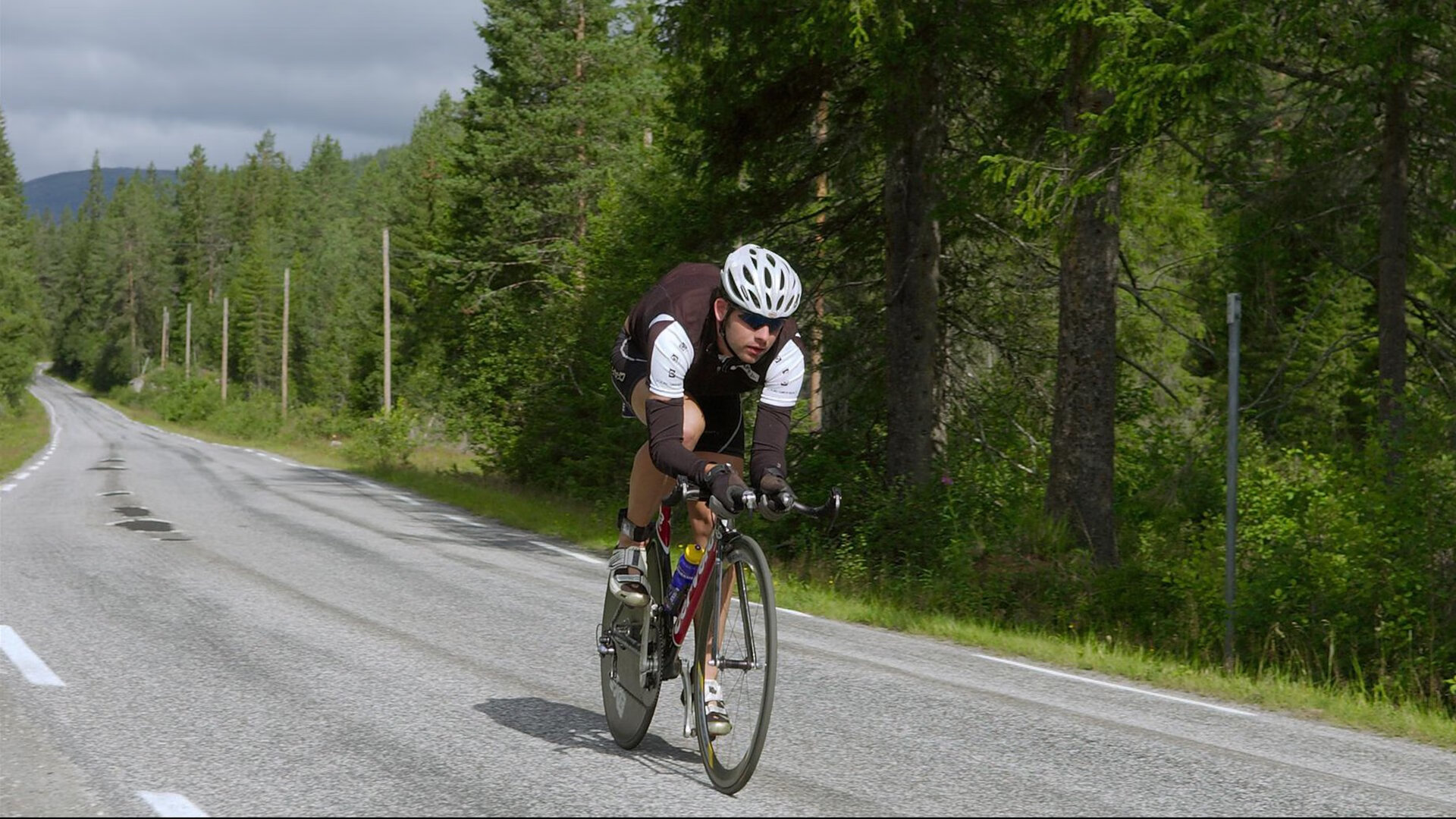 梁靖崑独木成林，波兰队轻取英格兰队背后的唯一性启示